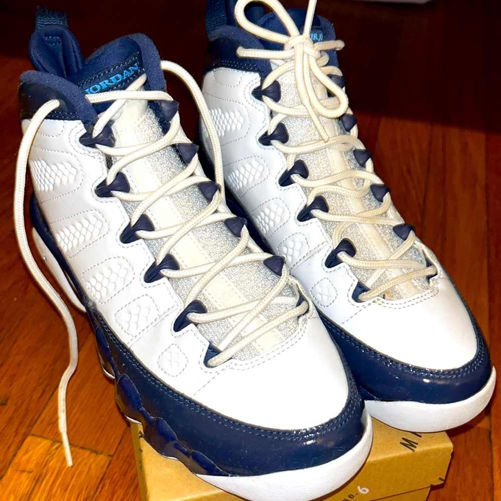 Kids Jordan’s size 6, great condition.